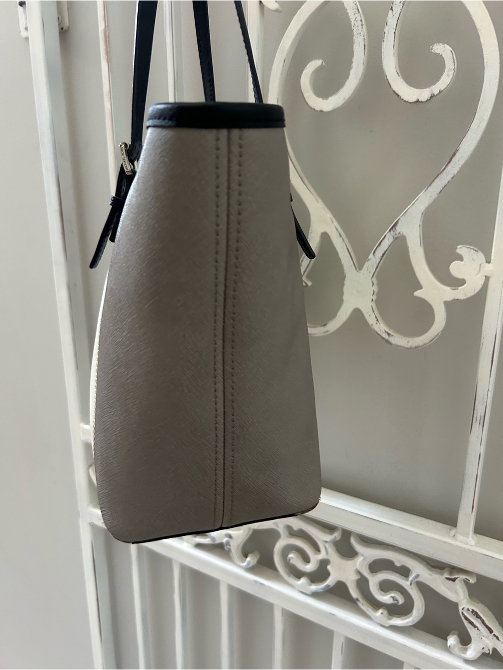 Michael Kors Jet Set Travel Colorblock Tote Gray White Black Saffiano Leather - Picture 6 of 9